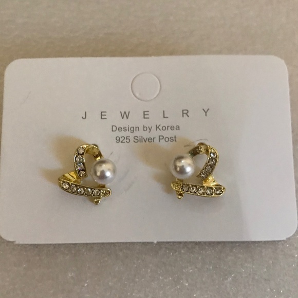 Unbranded Jewelry Love Heart Faux Pearl Stud Earrings Design By